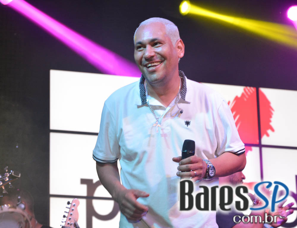 Grupos Amigos do Pagode 90 e Fonte de Sedução agitaram o Carioca Club Grupos Amigos do Pagode 90 e Fonte de Sedução agitaram o Carioca Club