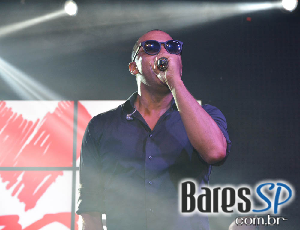 Grupos Amigos do Pagode 90 e Fonte de Sedução agitaram o Carioca Club Grupos Amigos do Pagode 90 e Fonte de Sedução agitaram o Carioca Club