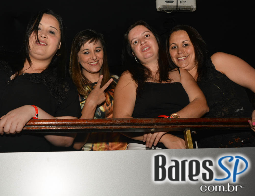 Grupos Amigos do Pagode 90 e Fonte de Sedução agitaram o Carioca Club Grupos Amigos do Pagode 90 e Fonte de Sedução agitaram o Carioca Club