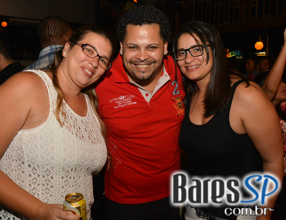 Grupos Amigos do Pagode 90 e Fonte de Sedução agitaram o Carioca Club Grupos Amigos do Pagode 90 e Fonte de Sedução agitaram o Carioca Club