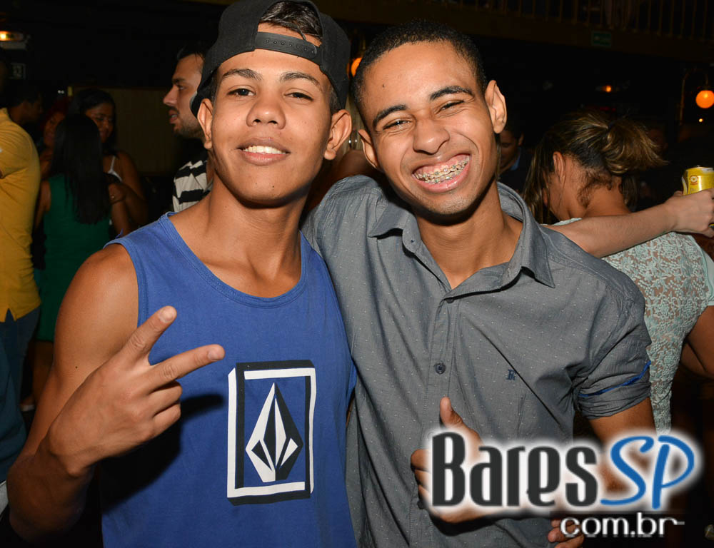 Grupos Amigos do Pagode 90 e Fonte de Sedução agitaram o Carioca Club Grupos Amigos do Pagode 90 e Fonte de Sedução agitaram o Carioca Club