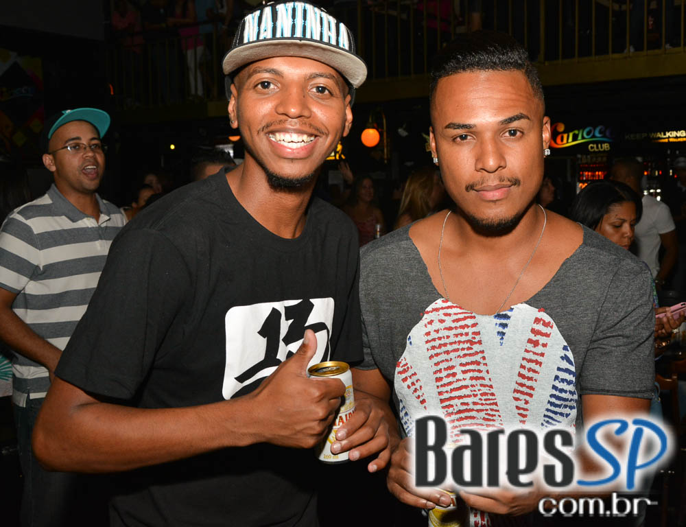 Grupos Amigos do Pagode 90 e Fonte de Sedução agitaram o Carioca Club Grupos Amigos do Pagode 90 e Fonte de Sedução agitaram o Carioca Club