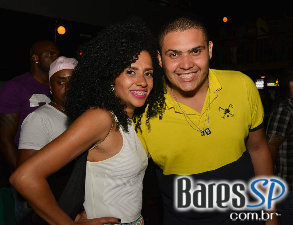 Grupos Amigos do Pagode 90 e Fonte de Sedução agitaram o Carioca Club Grupos Amigos do Pagode 90 e Fonte de Sedução agitaram o Carioca Club