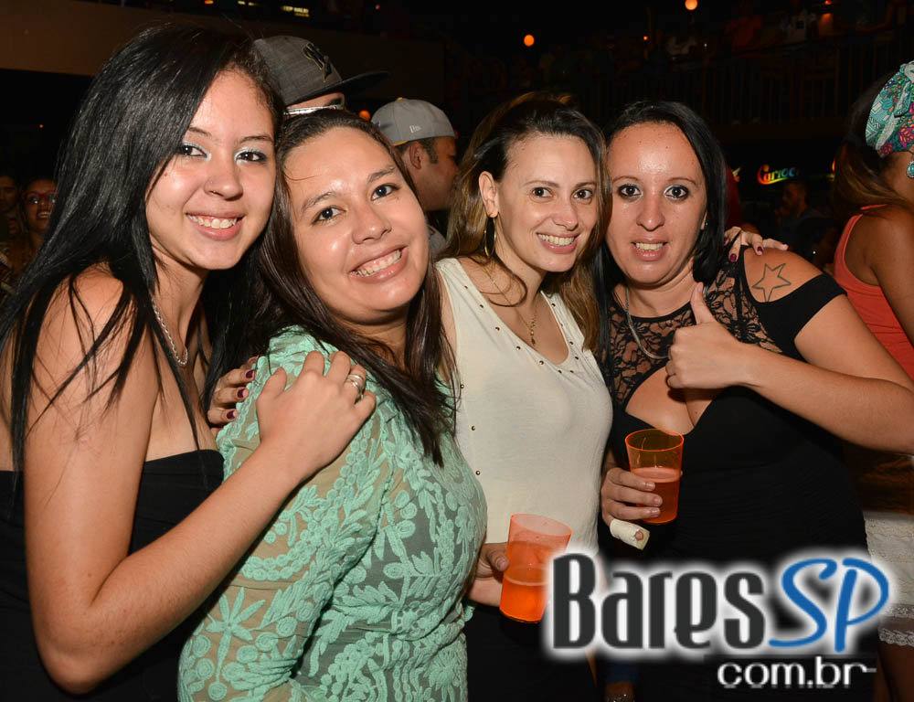 Grupos Amigos do Pagode 90 e Fonte de Sedução agitaram o Carioca Club Grupos Amigos do Pagode 90 e Fonte de Sedução agitaram o Carioca Club