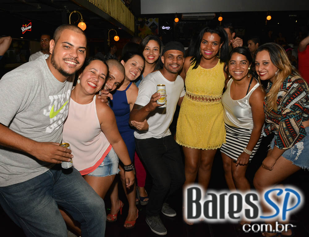 Grupos Amigos do Pagode 90 e Fonte de Sedução agitaram o Carioca Club Grupos Amigos do Pagode 90 e Fonte de Sedução agitaram o Carioca Club