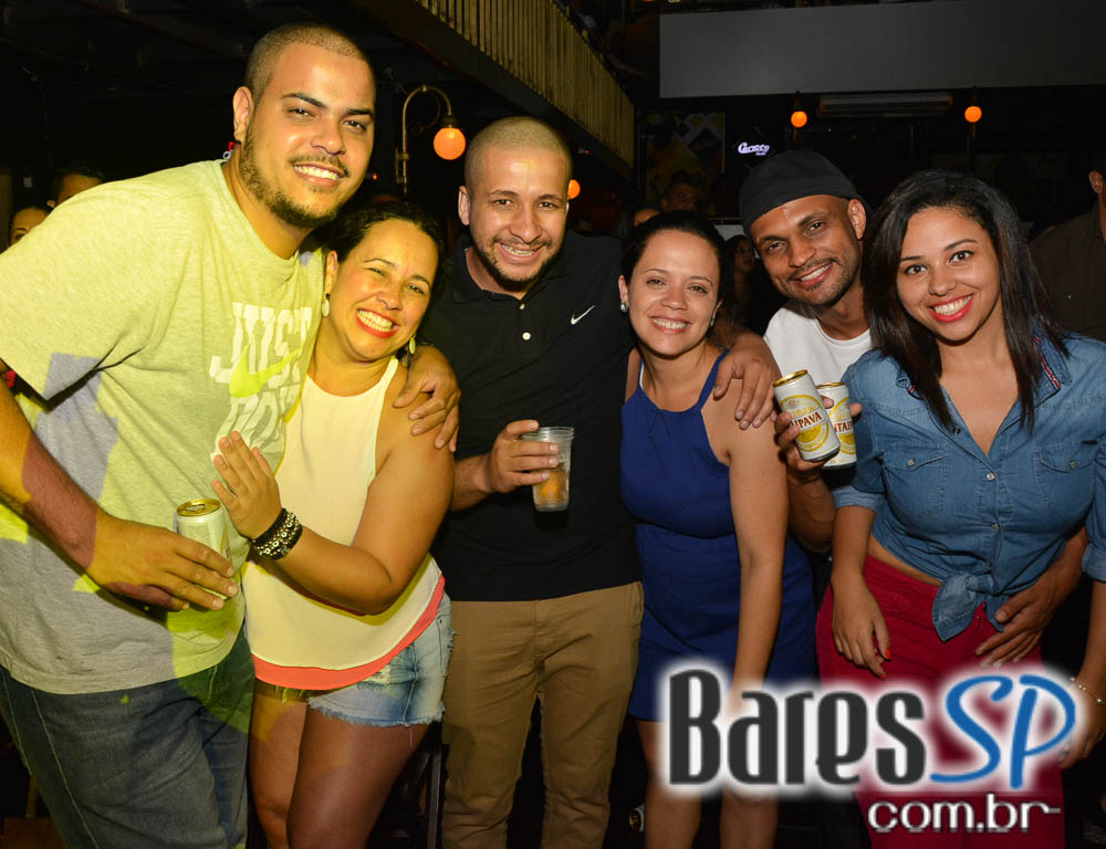 Grupos Amigos do Pagode 90 e Fonte de Sedução agitaram o Carioca Club Grupos Amigos do Pagode 90 e Fonte de Sedução agitaram o Carioca Club