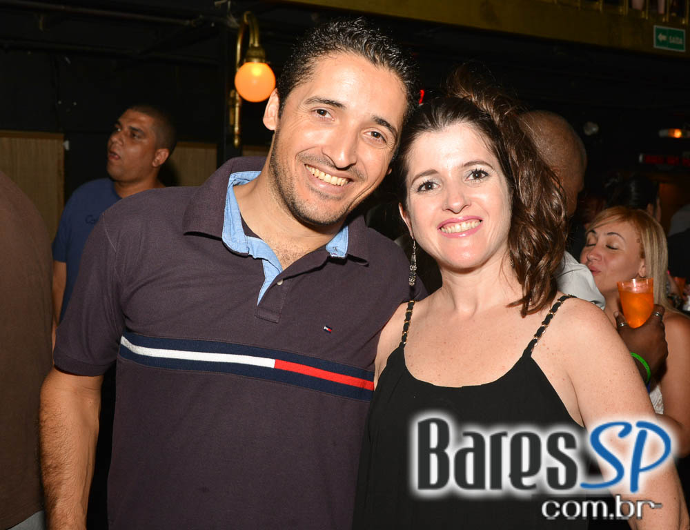 Grupos Amigos do Pagode 90 e Fonte de Sedução agitaram o Carioca Club Grupos Amigos do Pagode 90 e Fonte de Sedução agitaram o Carioca Club