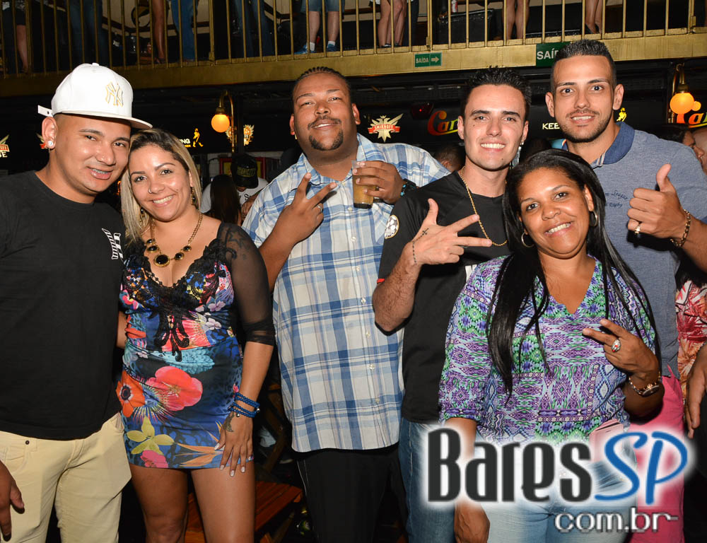 Grupos Amigos do Pagode 90 e Fonte de Sedução agitaram o Carioca Club Grupos Amigos do Pagode 90 e Fonte de Sedução agitaram o Carioca Club