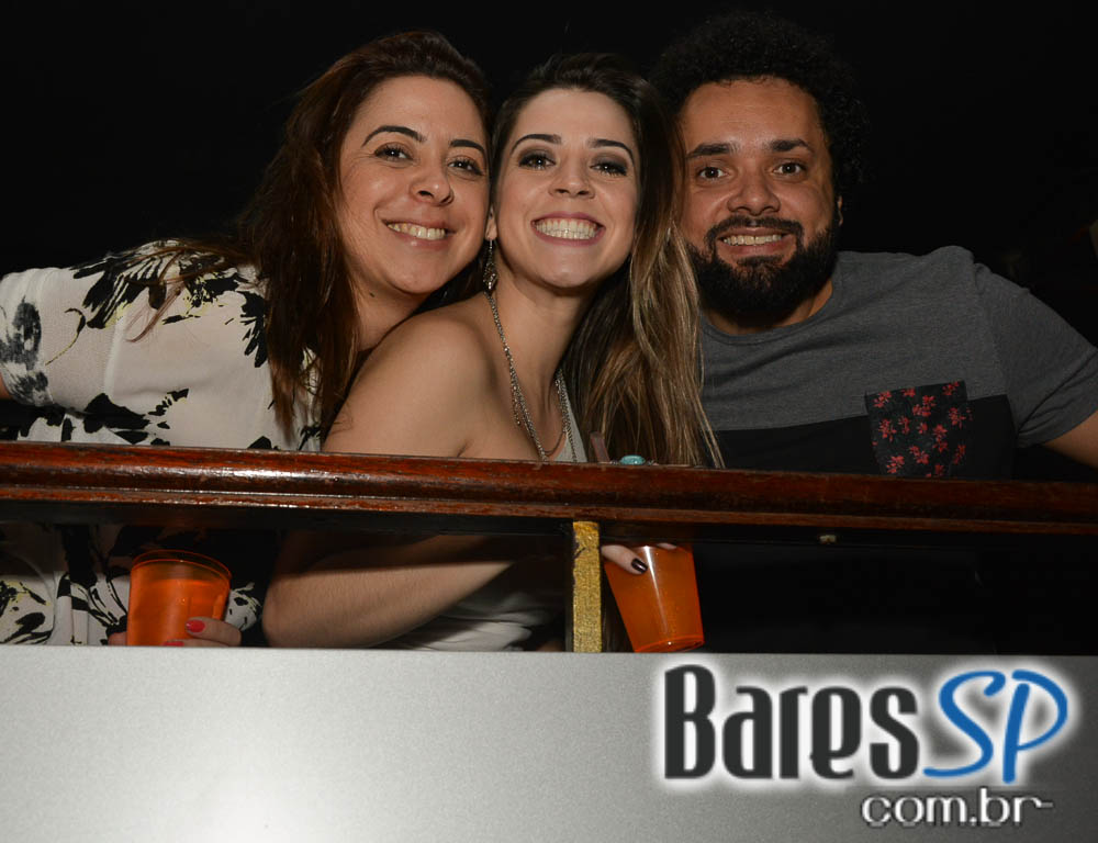 Grupos Amigos do Pagode 90 e Fonte de Sedução agitaram o Carioca Club Grupos Amigos do Pagode 90 e Fonte de Sedução agitaram o Carioca Club