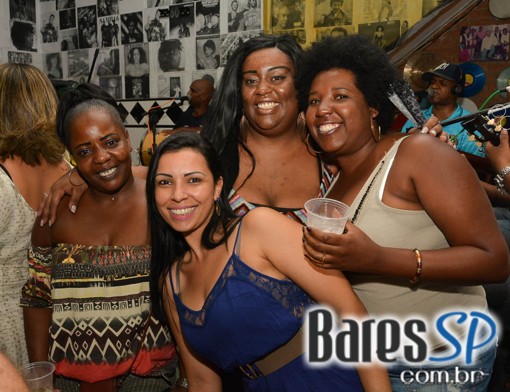 Boteco Boemios recebeu o show do Grupo Na Palma da Mão na sexta Boteco Boemios recebeu o show do Grupo Na Palma da Mão na sexta