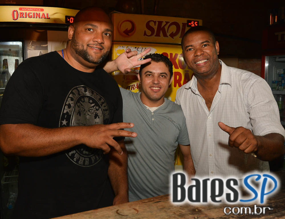 Boteco Boemios recebeu o show do Grupo Na Palma da Mão na sexta Boteco Boemios recebeu o show do Grupo Na Palma da Mão na sexta