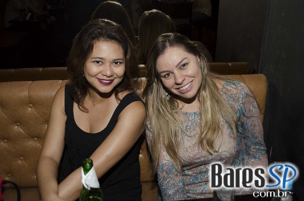 Dezoito Bar & Movement promoveu a Festa Glam com música ao vivo de Felipe Cambero Dezoito Bar & Movement promoveu a Festa Glam com música ao vivo de Felipe Cambero