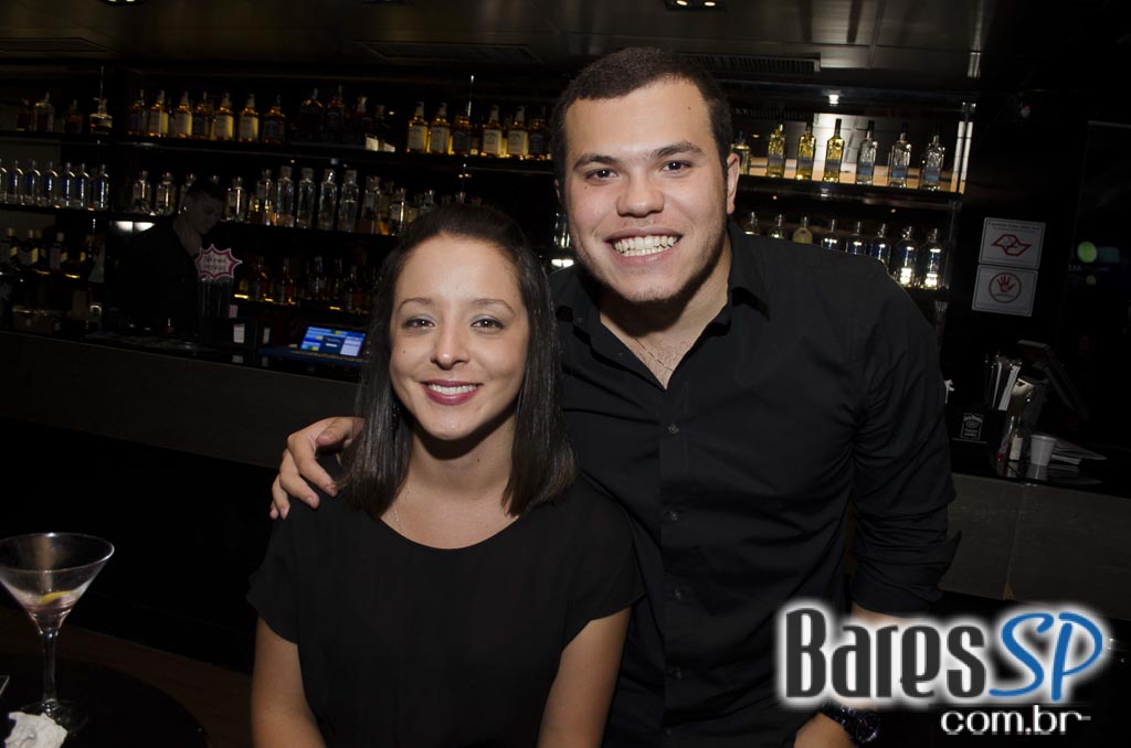 Dezoito Bar & Movement promoveu a Festa Glam com música ao vivo de Felipe Cambero Dezoito Bar & Movement promoveu a Festa Glam com música ao vivo de Felipe Cambero