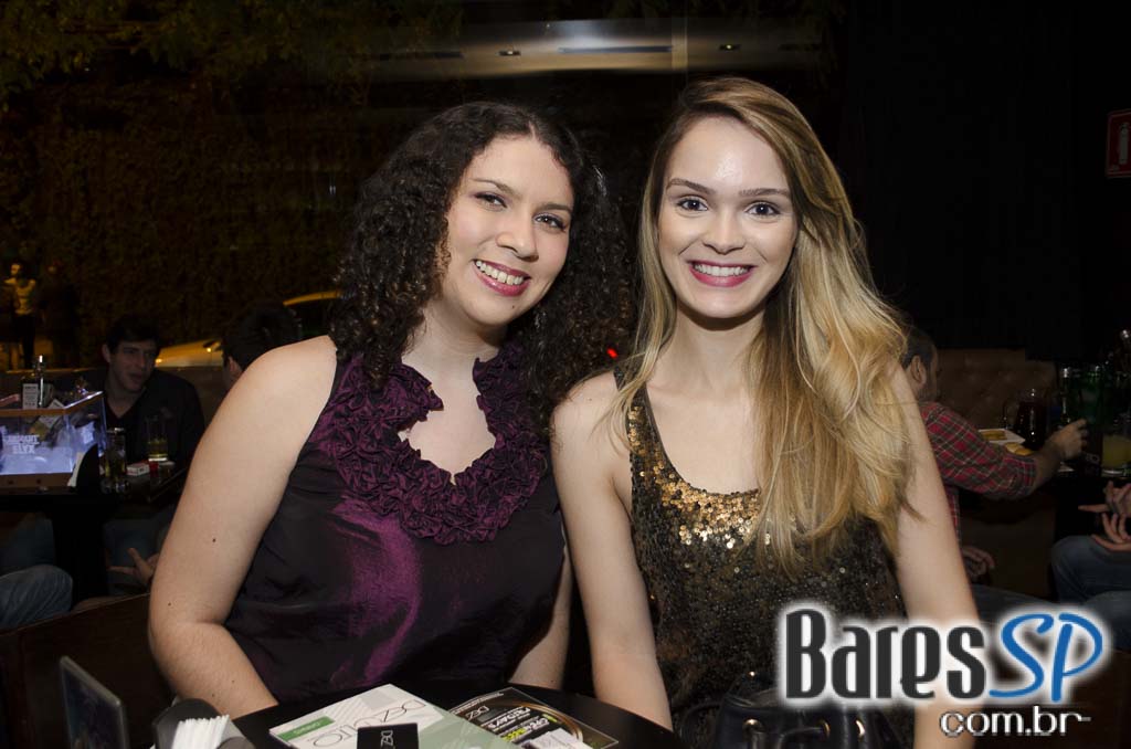 Dezoito Bar & Movement promoveu a Festa Glam com música ao vivo de Felipe Cambero Dezoito Bar & Movement promoveu a Festa Glam com música ao vivo de Felipe Cambero