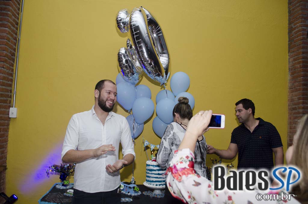 Mahoê recebeu show da cantora Fabiana Delz agitando o happy hour de sexta Mahoê recebeu show da cantora Fabiana Delz agitando o happy hour de sexta