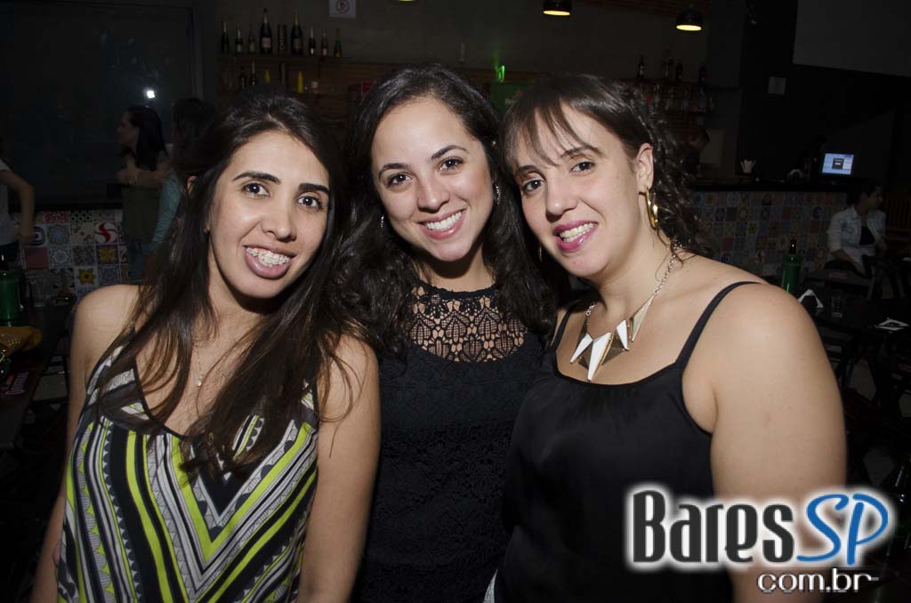 Mahoê recebeu show da cantora Fabiana Delz agitando o happy hour de sexta Mahoê recebeu show da cantora Fabiana Delz agitando o happy hour de sexta