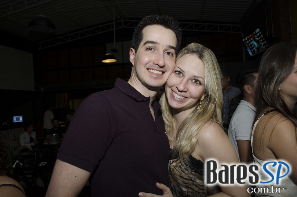 Mahoê recebeu show da cantora Fabiana Delz agitando o happy hour de sexta Mahoê recebeu show da cantora Fabiana Delz agitando o happy hour de sexta