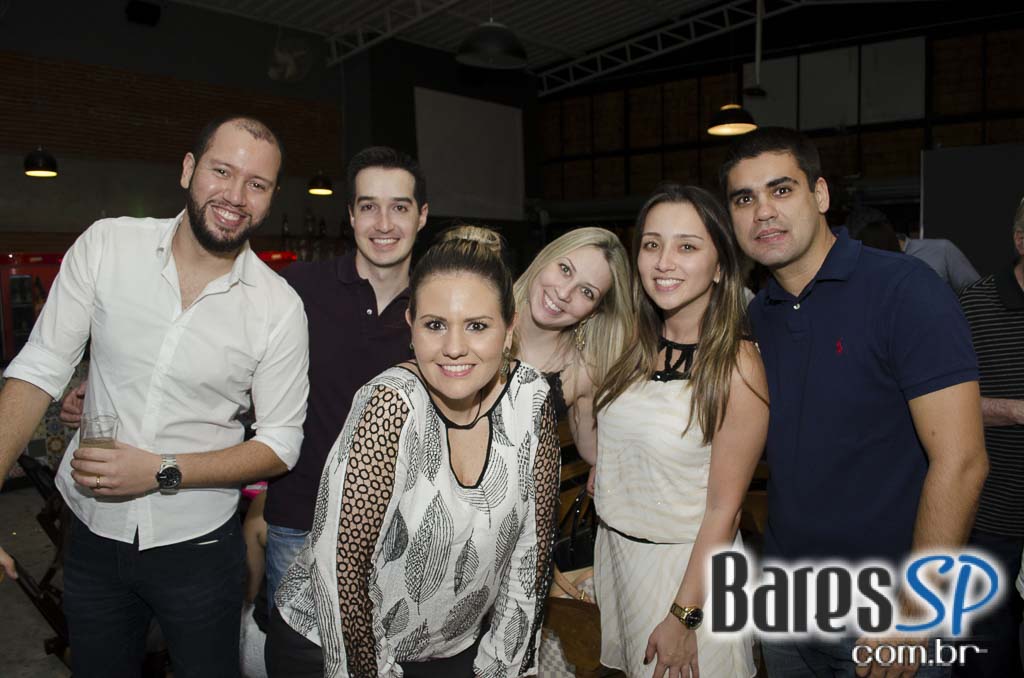 Mahoê recebeu show da cantora Fabiana Delz agitando o happy hour de sexta Mahoê recebeu show da cantora Fabiana Delz agitando o happy hour de sexta