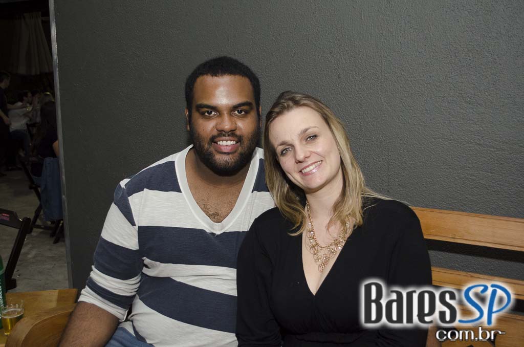 Mahoê recebeu show da cantora Fabiana Delz agitando o happy hour de sexta Mahoê recebeu show da cantora Fabiana Delz agitando o happy hour de sexta