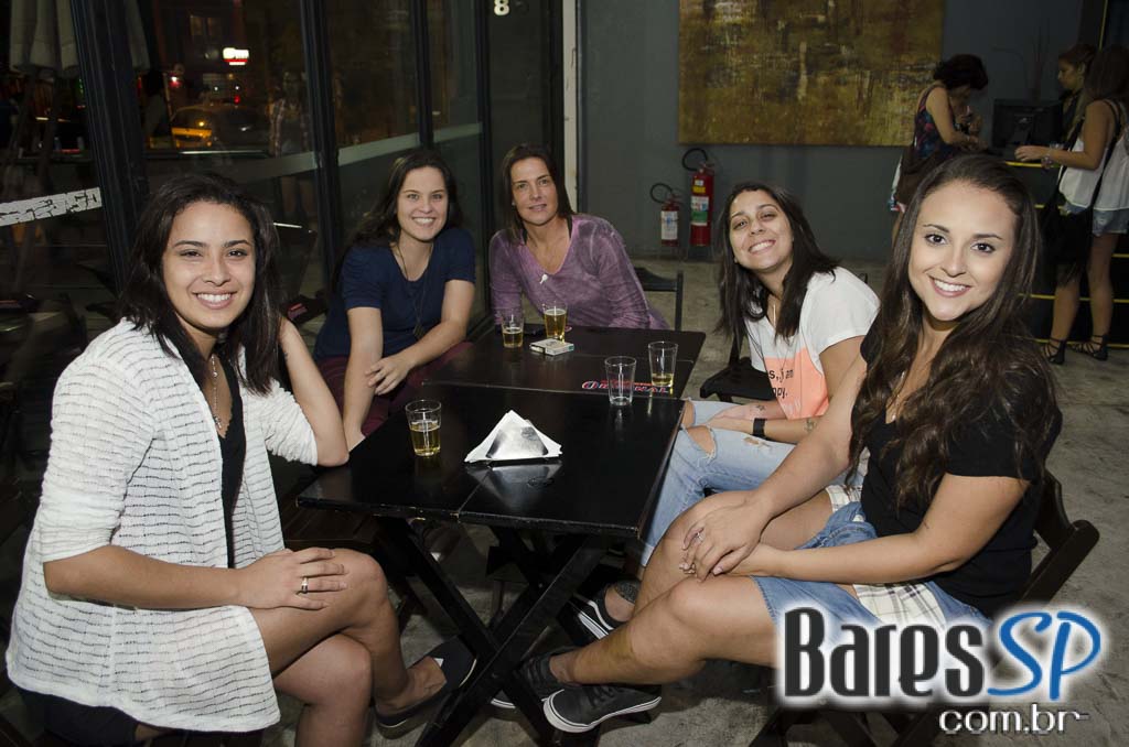 Mahoê recebeu show da cantora Fabiana Delz agitando o happy hour de sexta Mahoê recebeu show da cantora Fabiana Delz agitando o happy hour de sexta