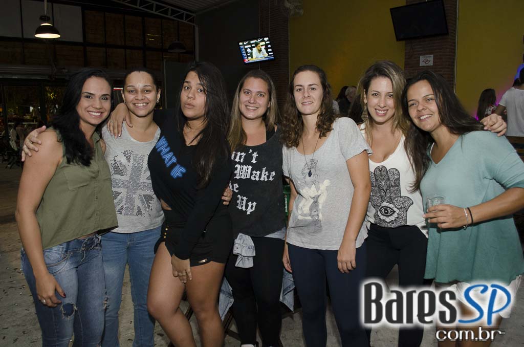 Mahoê recebeu show da cantora Fabiana Delz agitando o happy hour de sexta Mahoê recebeu show da cantora Fabiana Delz agitando o happy hour de sexta