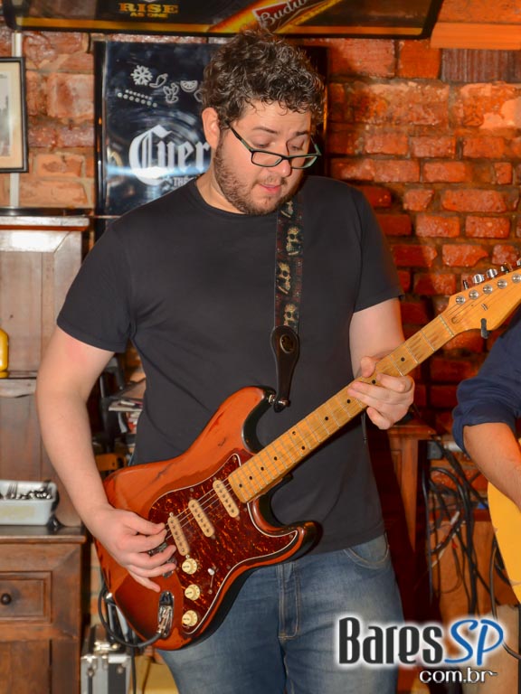 Cantor Breezy Rodio tocou muito blues & soul animando o Piratininga Bar Cantor Breezy Rodio tocou muito blues & soul animando o Piratininga Bar