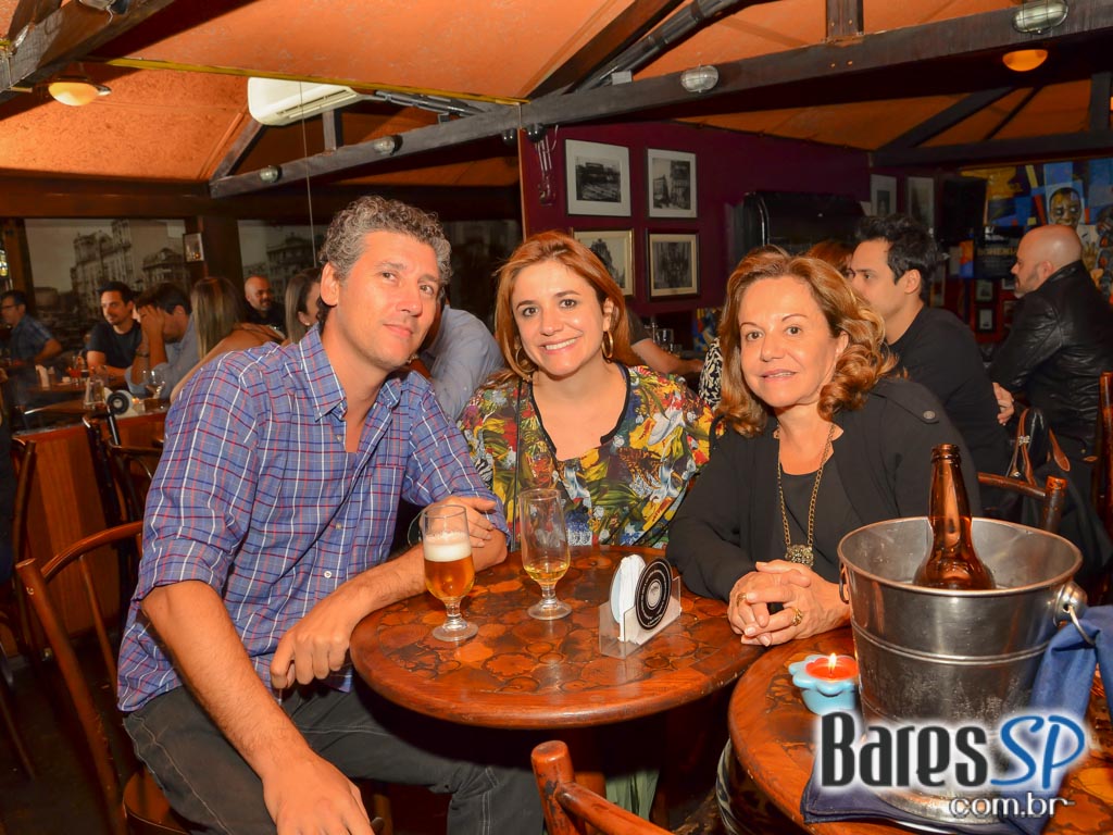 Cantor Breezy Rodio tocou muito blues & soul animando o Piratininga Bar Cantor Breezy Rodio tocou muito blues & soul animando o Piratininga Bar