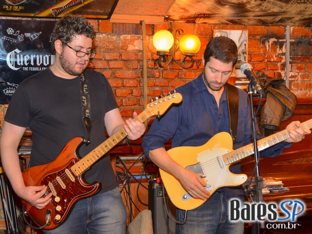Cantor Breezy Rodio tocou muito blues & soul animando o Piratininga Bar Cantor Breezy Rodio tocou muito blues & soul animando o Piratininga Bar