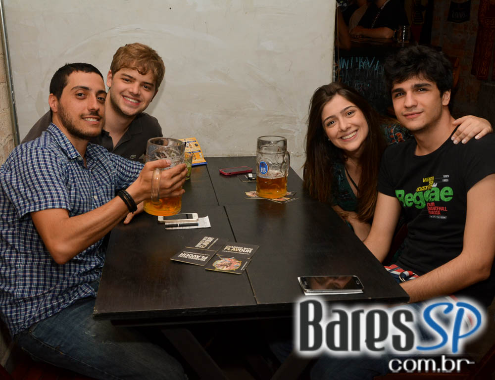 Banda Rock Expresso tocou muito Rock no palco do Presley Pub Banda Rock Expresso tocou muito Rock no palco do Presley Pub