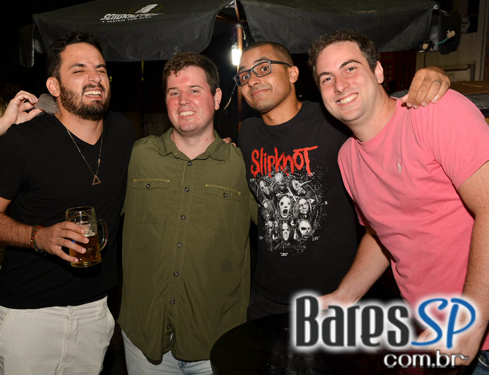 Banda Rock Expresso tocou muito Rock no palco do Presley Pub Banda Rock Expresso tocou muito Rock no palco do Presley Pub