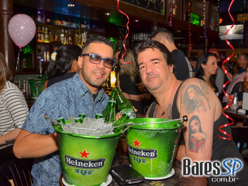 Rhino Pub comemorou aniversário com show da Banda Insônica e convidados Rhino Pub comemorou aniversário com show da Banda Insônica e convidados