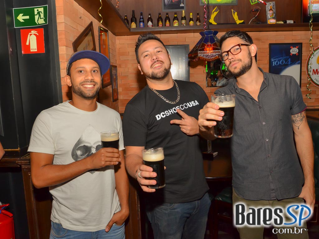 Rhino Pub comemorou aniversário com show da Banda Insônica e convidados Rhino Pub comemorou aniversário com show da Banda Insônica e convidados