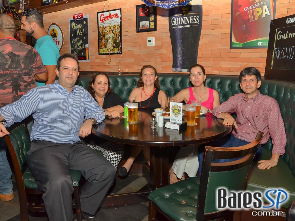 Rhino Pub comemorou aniversário com show da Banda Insônica e convidados Rhino Pub comemorou aniversário com show da Banda Insônica e convidados