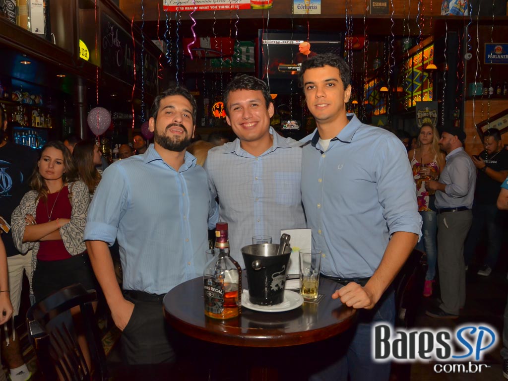 Rhino Pub comemorou aniversário com show da Banda Insônica e convidados Rhino Pub comemorou aniversário com show da Banda Insônica e convidados