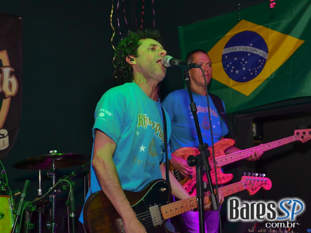 Rhino Pub comemorou aniversário com show da Banda Insônica e convidados Rhino Pub comemorou aniversário com show da Banda Insônica e convidados