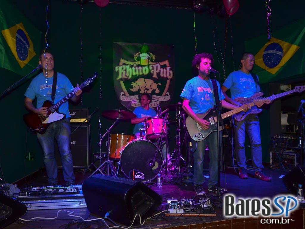 Rhino Pub comemorou aniversário com show da Banda Insônica e convidados Rhino Pub comemorou aniversário com show da Banda Insônica e convidados