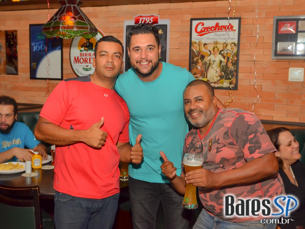 Rhino Pub comemorou aniversário com show da Banda Insônica e convidados Rhino Pub comemorou aniversário com show da Banda Insônica e convidados