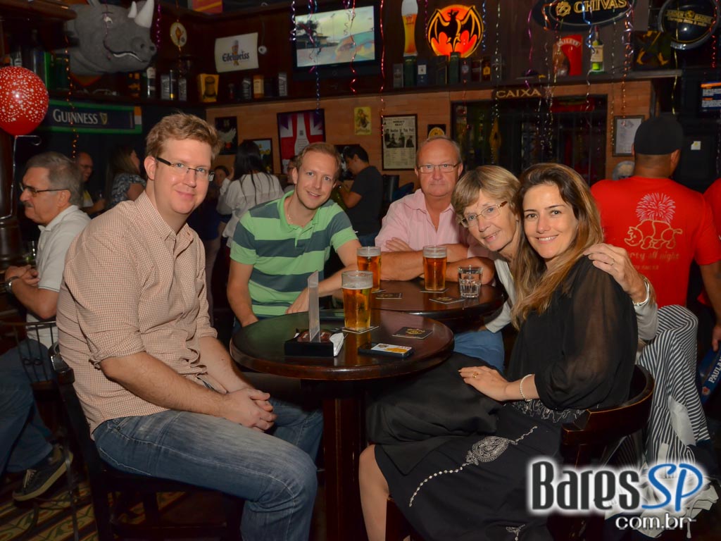 Rhino Pub comemorou aniversário com show da Banda Insônica e convidados Rhino Pub comemorou aniversário com show da Banda Insônica e convidados