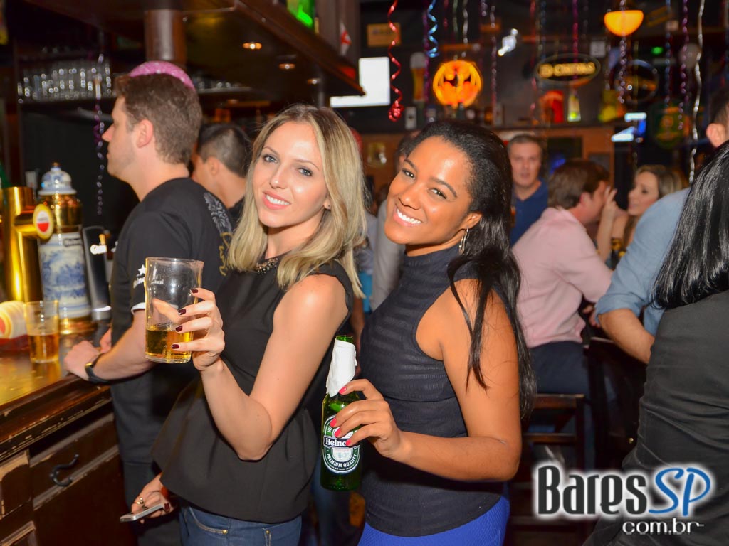 Rhino Pub comemorou aniversário com show da Banda Insônica e convidados Rhino Pub comemorou aniversário com show da Banda Insônica e convidados