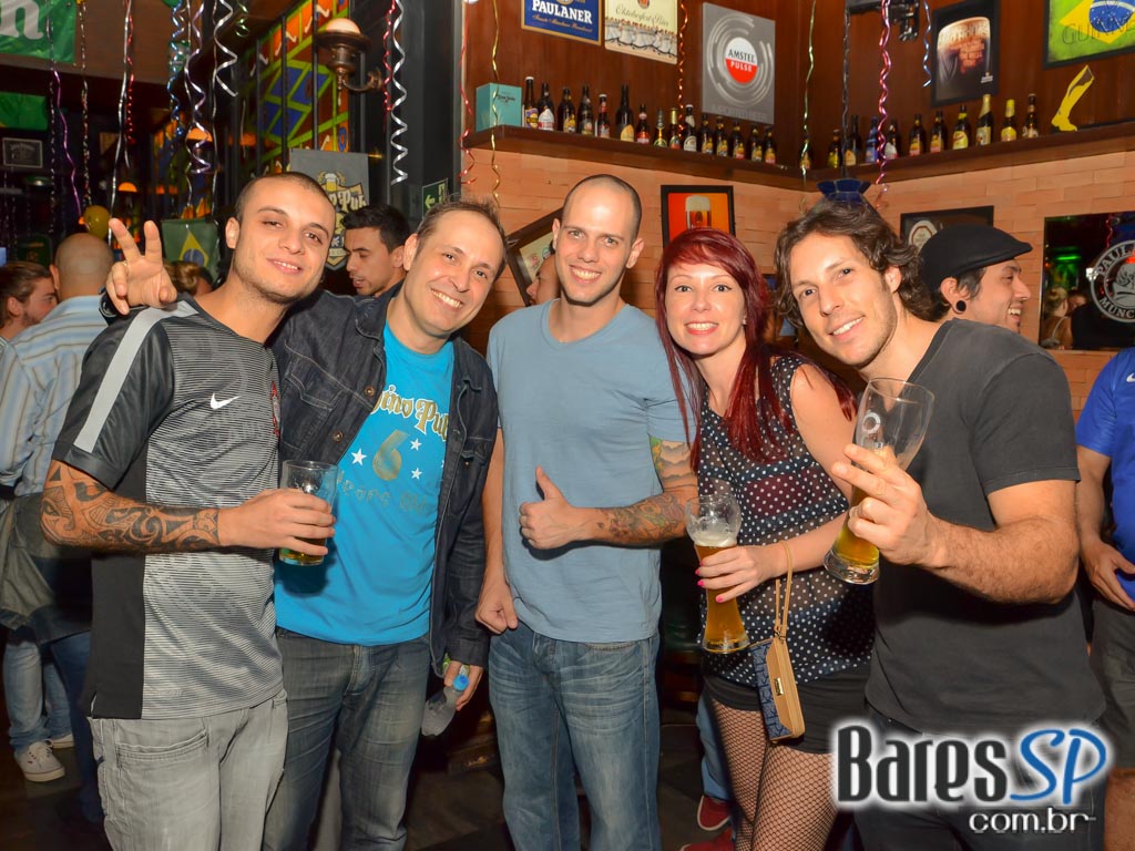 Rhino Pub comemorou aniversário com show da Banda Insônica e convidados Rhino Pub comemorou aniversário com show da Banda Insônica e convidados