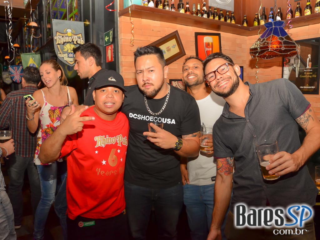 Rhino Pub comemorou aniversário com show da Banda Insônica e convidados Rhino Pub comemorou aniversário com show da Banda Insônica e convidados