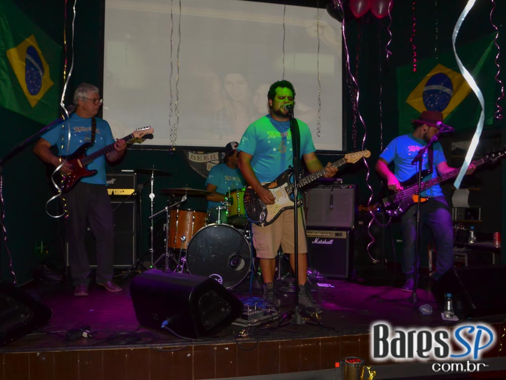 Rhino Pub comemorou aniversário com show da Banda Insônica e convidados Rhino Pub comemorou aniversário com show da Banda Insônica e convidados