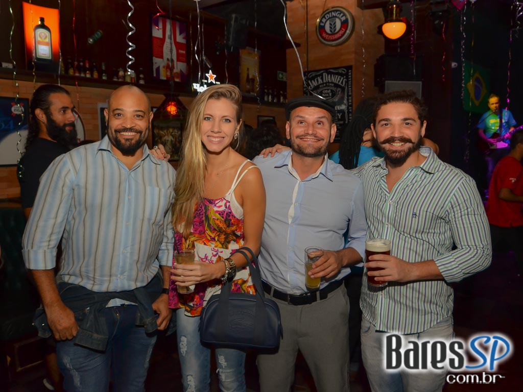 Rhino Pub comemorou aniversário com show da Banda Insônica e convidados Rhino Pub comemorou aniversário com show da Banda Insônica e convidados