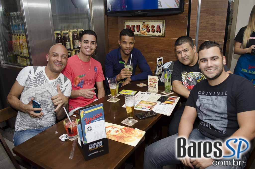 Aniversário da Devassa West Plaza apresentou show de Pepê e Neném Aniversário da Devassa West Plaza apresentou show de Pepê e Neném