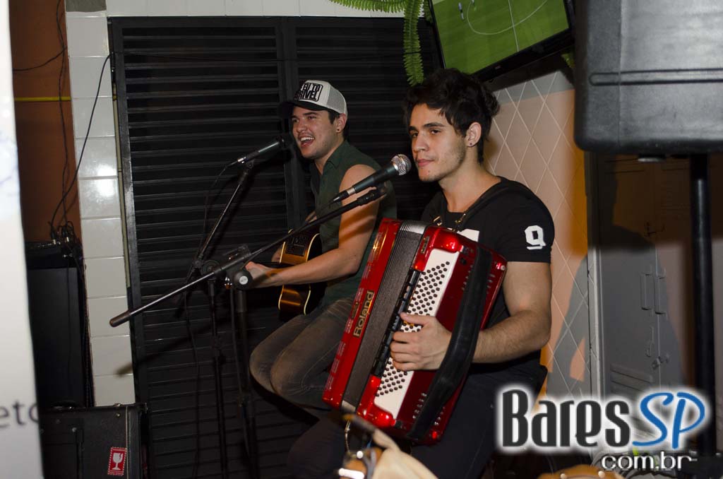 Leandro Telles animou o Happy hour do Espetacular Espeto & Grill Leandro Telles animou o Happy hour do Espetacular Espeto & Grill