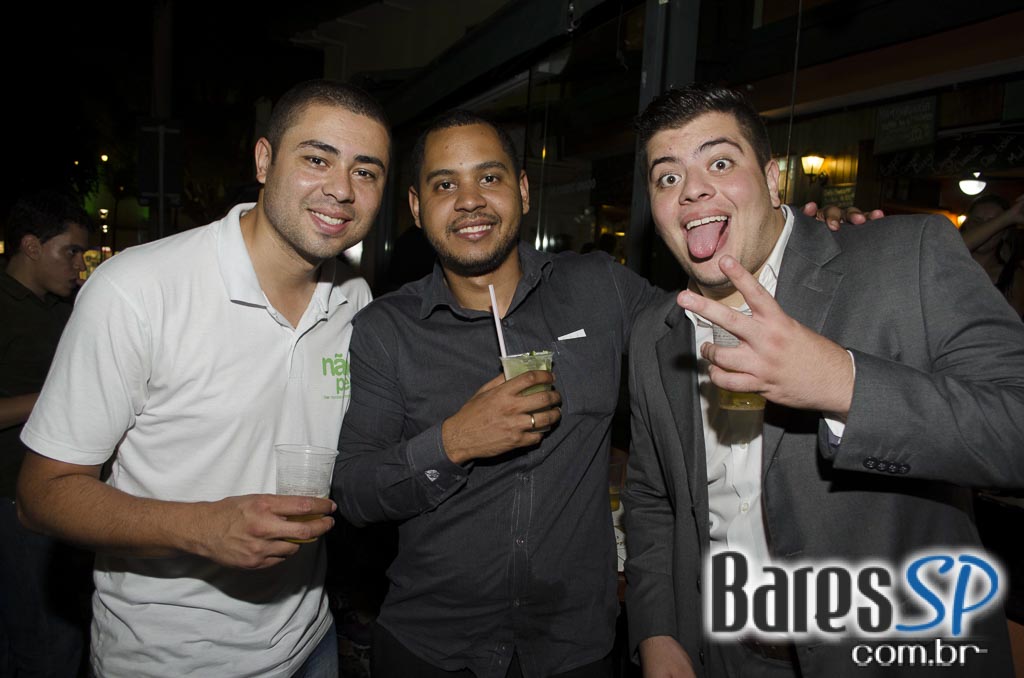 Leandro Telles animou o Happy hour do Espetacular Espeto & Grill Leandro Telles animou o Happy hour do Espetacular Espeto & Grill