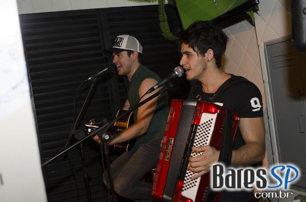 Leandro Telles animou o Happy hour do Espetacular Espeto & Grill Leandro Telles animou o Happy hour do Espetacular Espeto & Grill