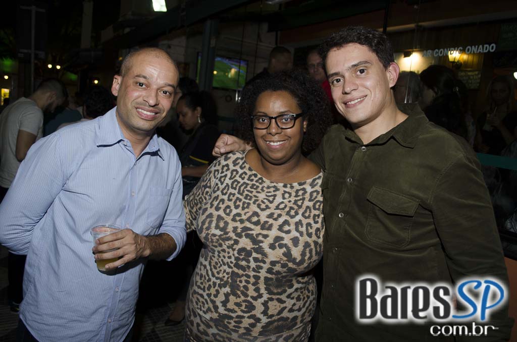 Leandro Telles animou o Happy hour do Espetacular Espeto & Grill Leandro Telles animou o Happy hour do Espetacular Espeto & Grill