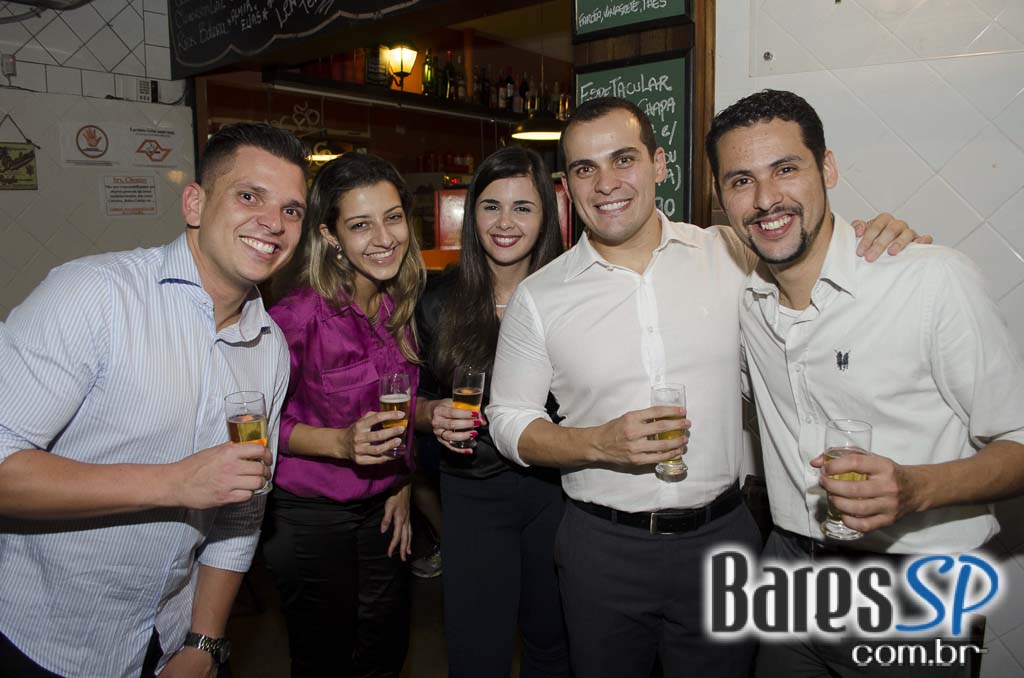 Leandro Telles animou o Happy hour do Espetacular Espeto & Grill Leandro Telles animou o Happy hour do Espetacular Espeto & Grill