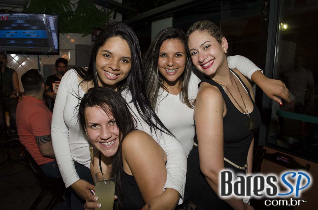 Leandro Telles animou o Happy hour do Espetacular Espeto & Grill Leandro Telles animou o Happy hour do Espetacular Espeto & Grill